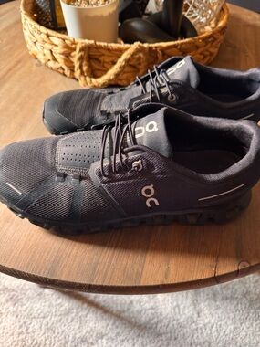 On Running Men's Black Athletic Cloud-Inspired Trainers